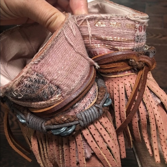 Free People Shoes - 💥FIRM 💥1 DAY💥Free People Wonderland sandals.